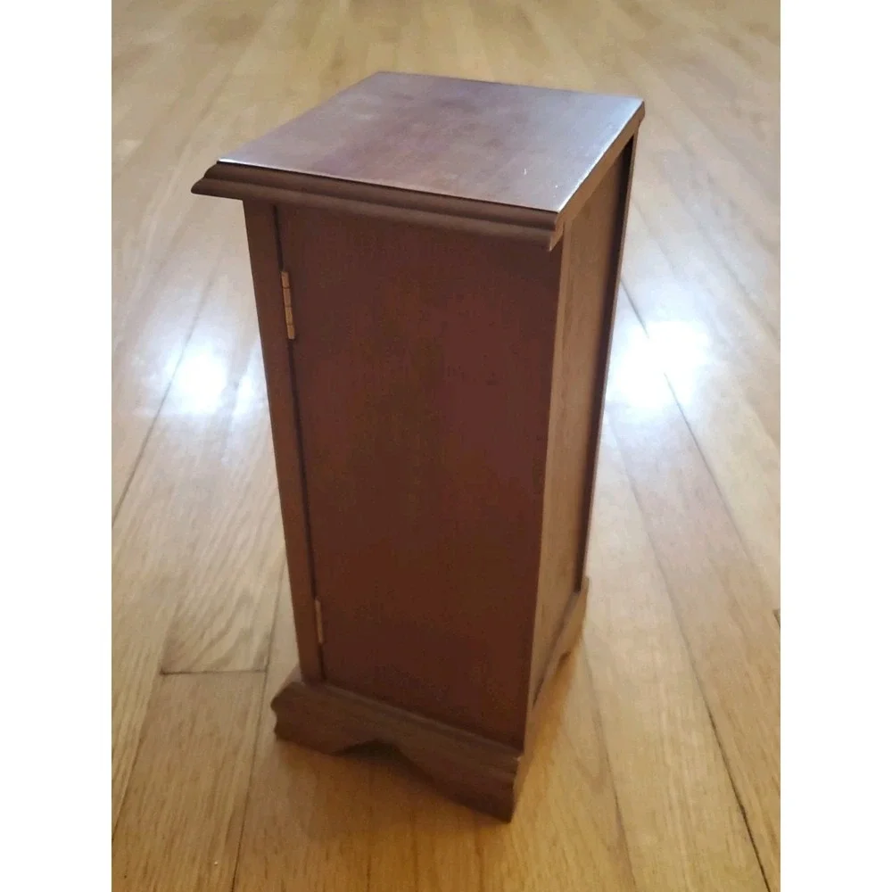 The Unbranded Brand vintage standing